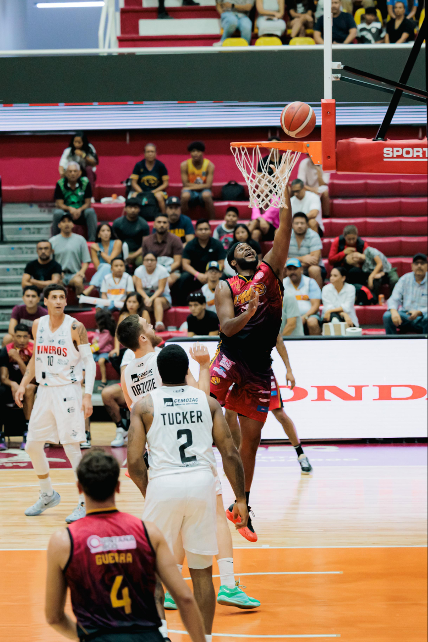 Para el segundo cuarto, el marcador dejaba a 37-27 a favor de El Calor de Cancún. Para el segundo cuarto, el marcador dejaba a 37-27 a favor de El Calor de Cancún.