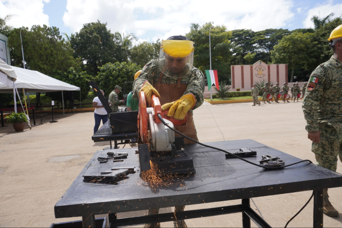 34 armas cortas, 11 armas larga 34 armas cortas, 11 armas larga