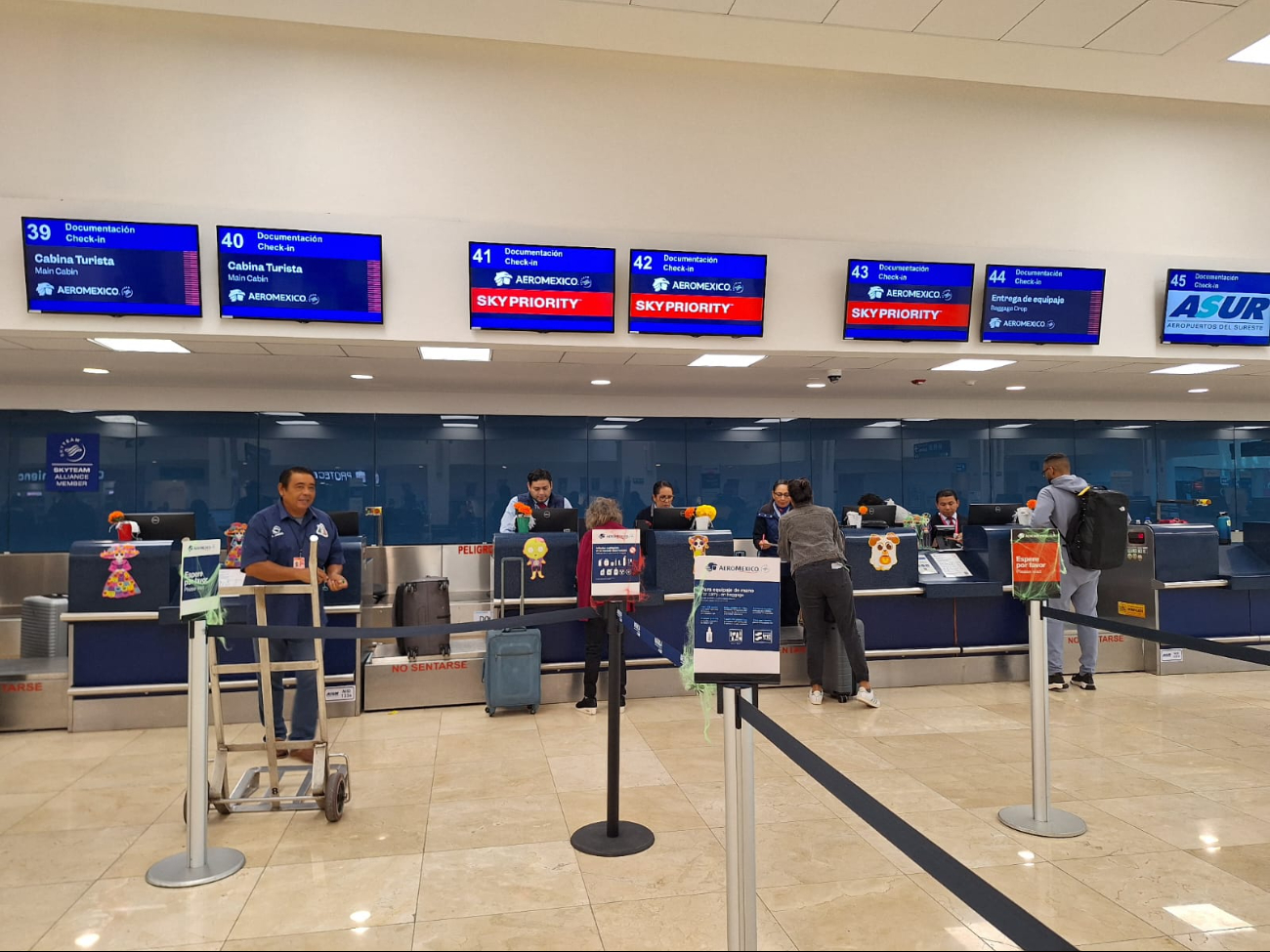 Continúa la atención en el aeropuerto de Mérida Continúa la atención en el aeropuerto de Mérida