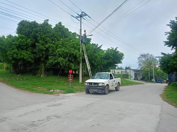 Apagones en Sabancuy afectan a más de mil habitantes de tres colonias