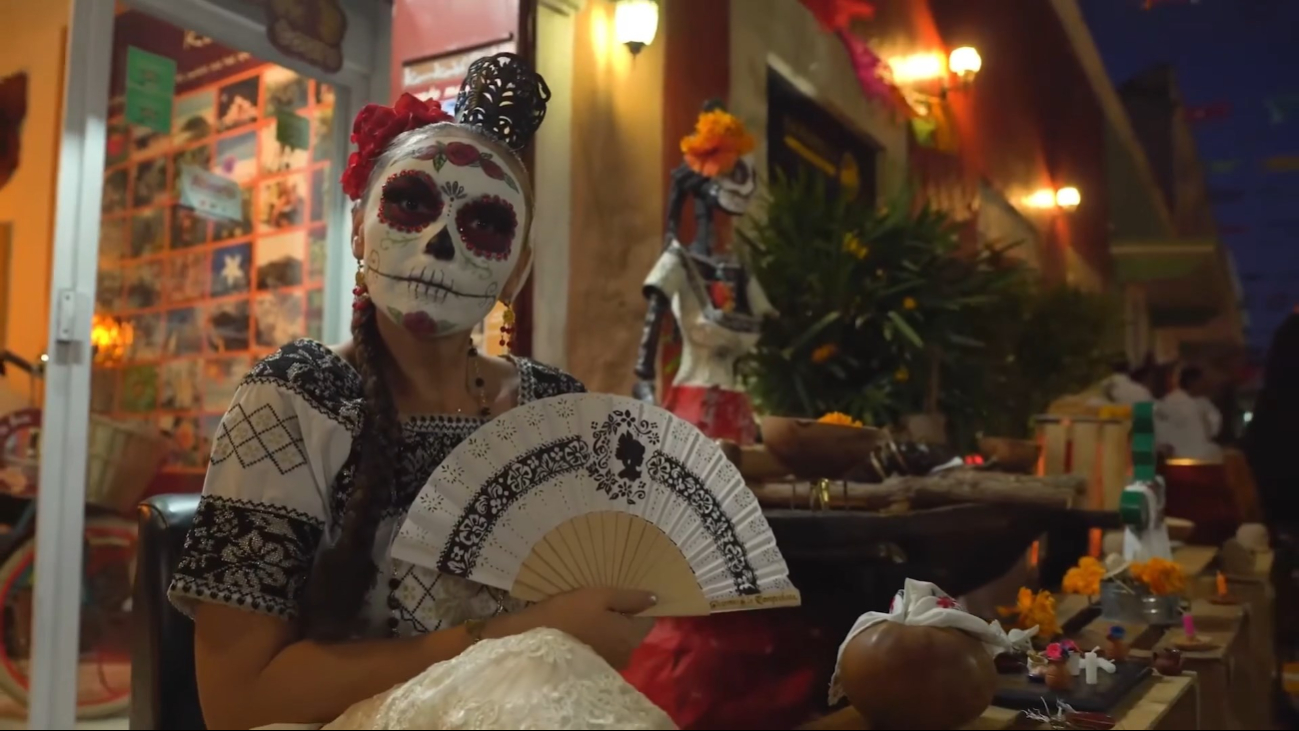 En la calle 59 del Centro Histórico de la capital de Campeche, se celebran concursos de altares, y este año se llevará a cabo el 30 de octubre de 2024