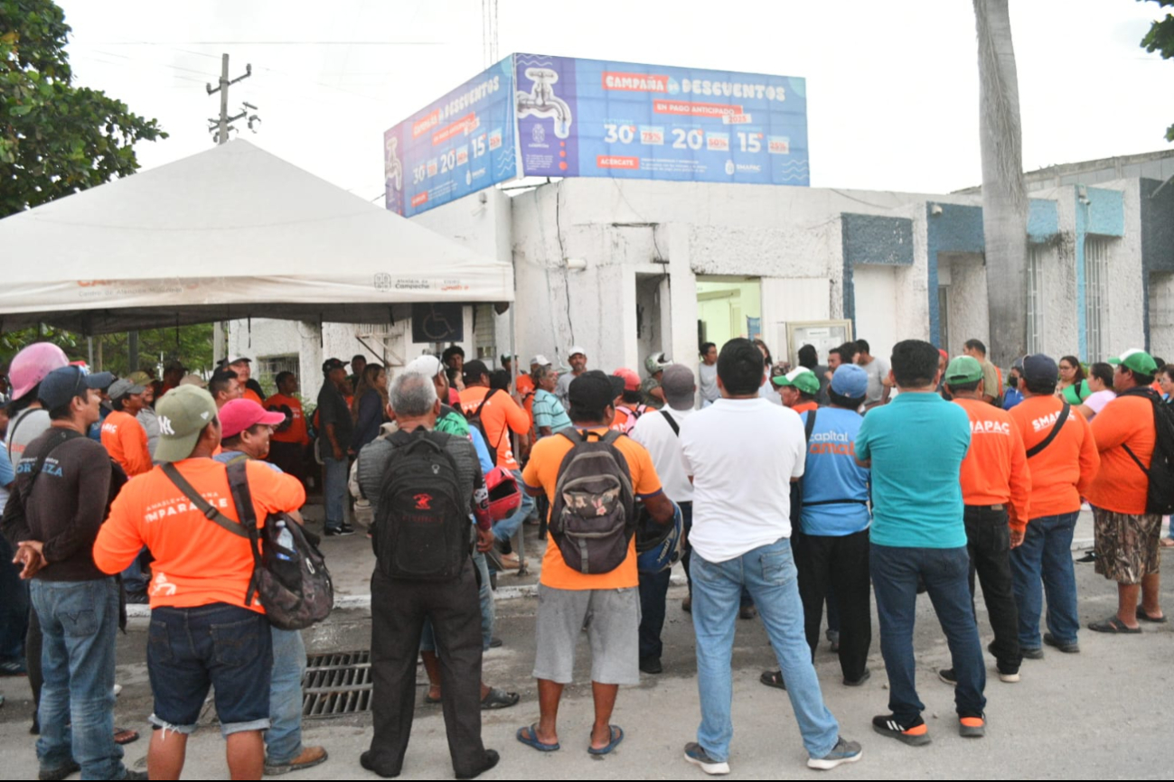 Los obreros manifestaron que desde hace varios meses la Comuna capitalina no cubre al Issstecam las cuotas que le descuentan a cada uno de la nómina Los obreros manifestaron que desde hace varios meses la Comuna capitalina no cubre al Issstecam las cuotas que le descuentan a cada uno de la nómina