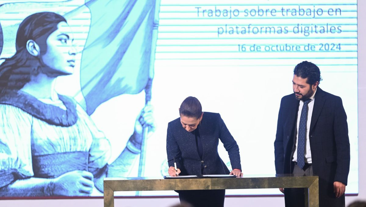 Presidenta Sheinbaum al firmar las reformas para peroteger el trabajo en plataformas digitales Presidenta Sheinbaum al firmar las reformas para peroteger el trabajo en plataformas digitales