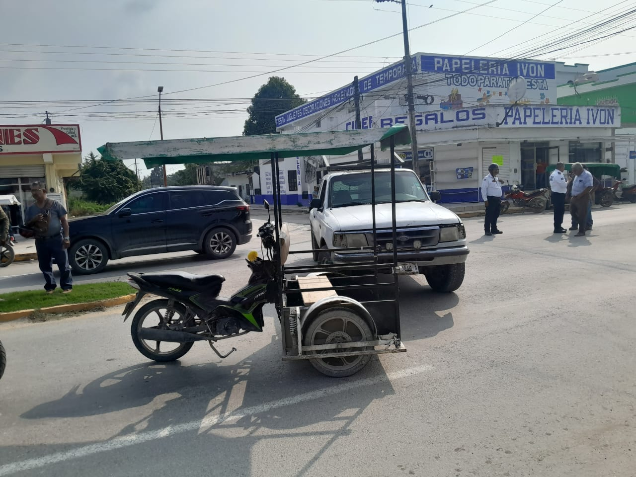 Una mujer y un menor resultaron lesionados en un accidente de mototaxi en la colonia Esperanza Una mujer y un menor resultaron lesionados en un accidente de mototaxi en la colonia Esperanza