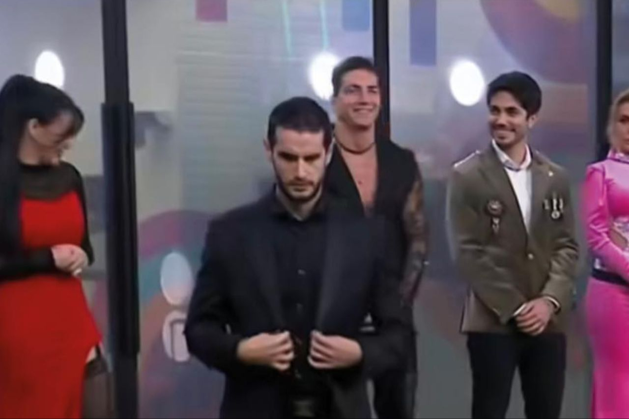 Adrián Marcelo asegura que la producción de LCDLFM, lo intentó callar de forma legal Adrián Marcelo asegura que la producción de LCDLFM, lo intentó callar de forma legal