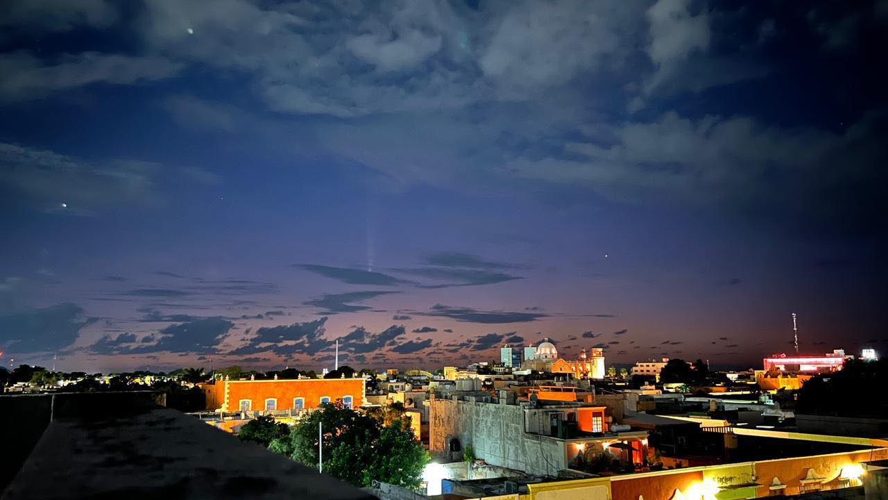 El cometa, conocido como el "Cometa del Siglo", ha superado su mayor acercamiento al sol y es visible a simple vista El cometa, conocido como el "Cometa del Siglo", ha superado su mayor acercamiento al sol y es visible a simple vista