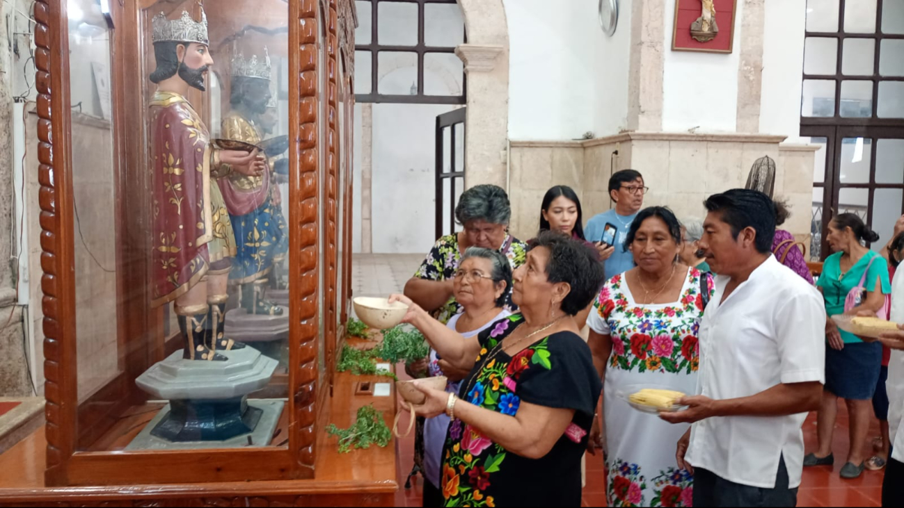 Feligreses festejaron y realizaron la debida ofrenda con devoción a los Santos Reyes. Feligreses festejaron y realizaron la debida ofrenda con devoción a los Santos Reyes.