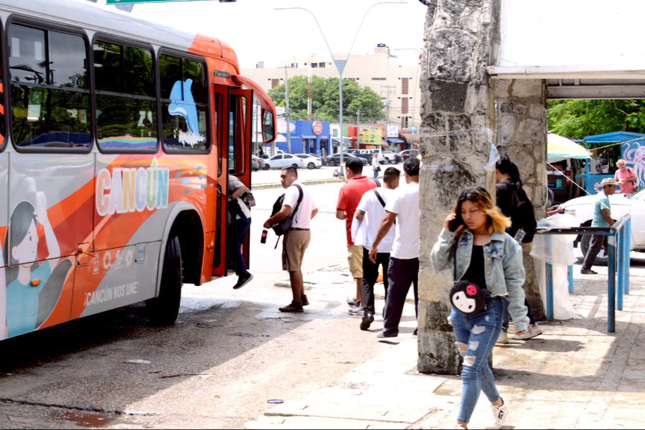 Usuarios lidian con el mal estado de las unidades de transporte Usuarios lidian con el mal estado de las unidades de transporte