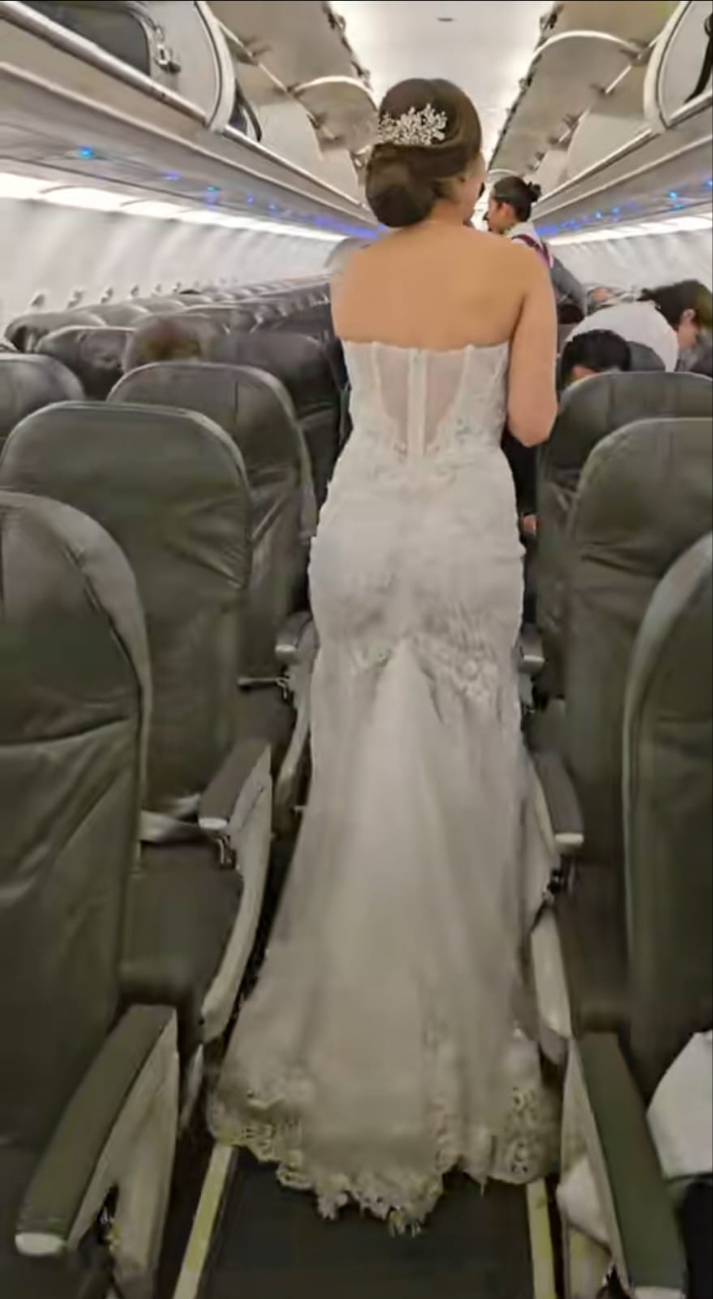Durant el viaje, los novios también usaron sus ropa nupcial Durant el viaje, los novios también usaron sus ropa nupcial