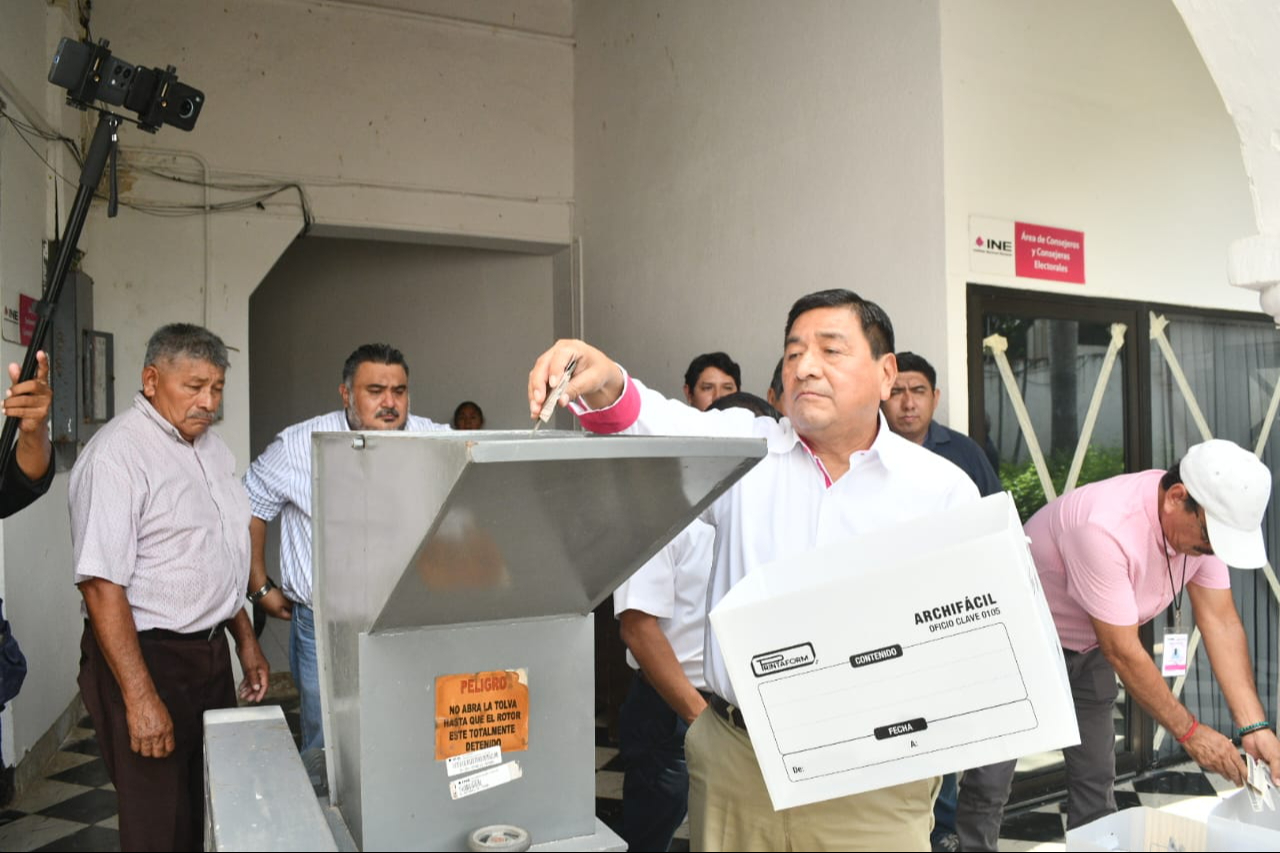 INE destruye más de 10 mil credenciales de elector en Campeche