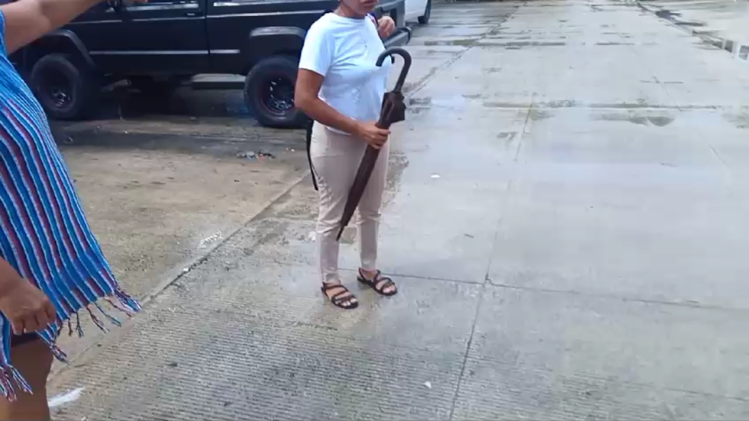 Las aguas negras llegan hasta las entradas de los domicilios Las aguas negras llegan hasta las entradas de los domicilios