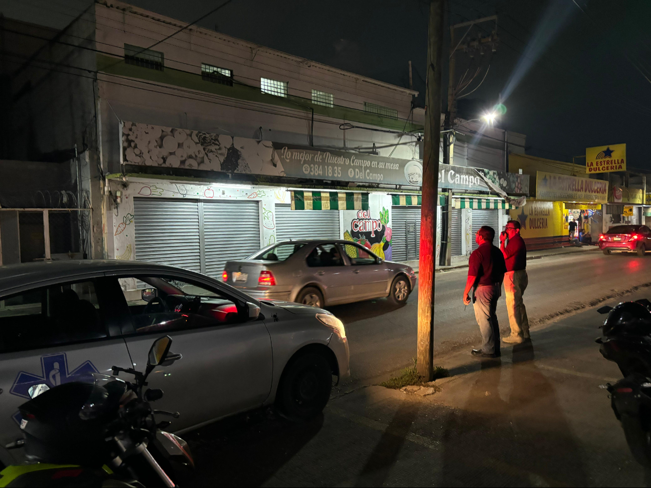 Los propietarios de la frutería explicaron que estaban fumigando como cada mes, sin prever la reacción Los propietarios de la frutería explicaron que estaban fumigando como cada mes, sin prever la reacción