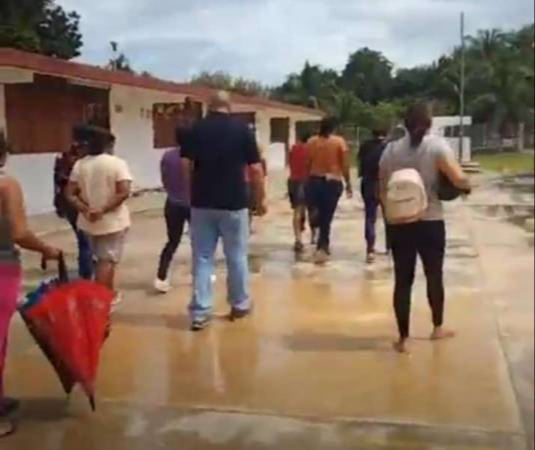 Padres de familia instan a las autoridades de tomar cartas en el asunto. Padres de familia instan a las autoridades de tomar cartas en el asunto.