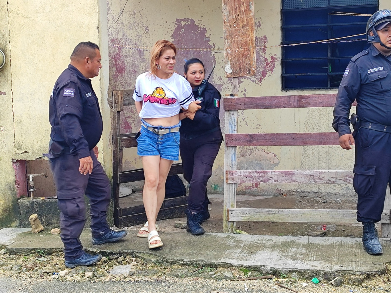 Autoridades detuvieron a un hombre y a una mujer acusados de presunto robo en Tizimín / Carlos Euán Autoridades detuvieron a un hombre y a una mujer acusados de presunto robo en Tizimín / Carlos Euán