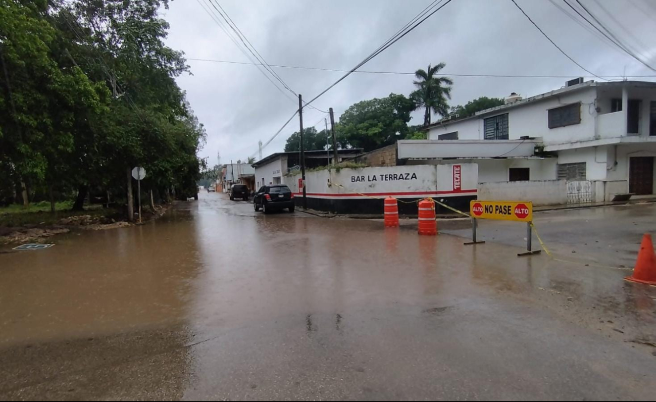 Fuerte lluvia estropea la calma en una ciudad de Quintana Roo