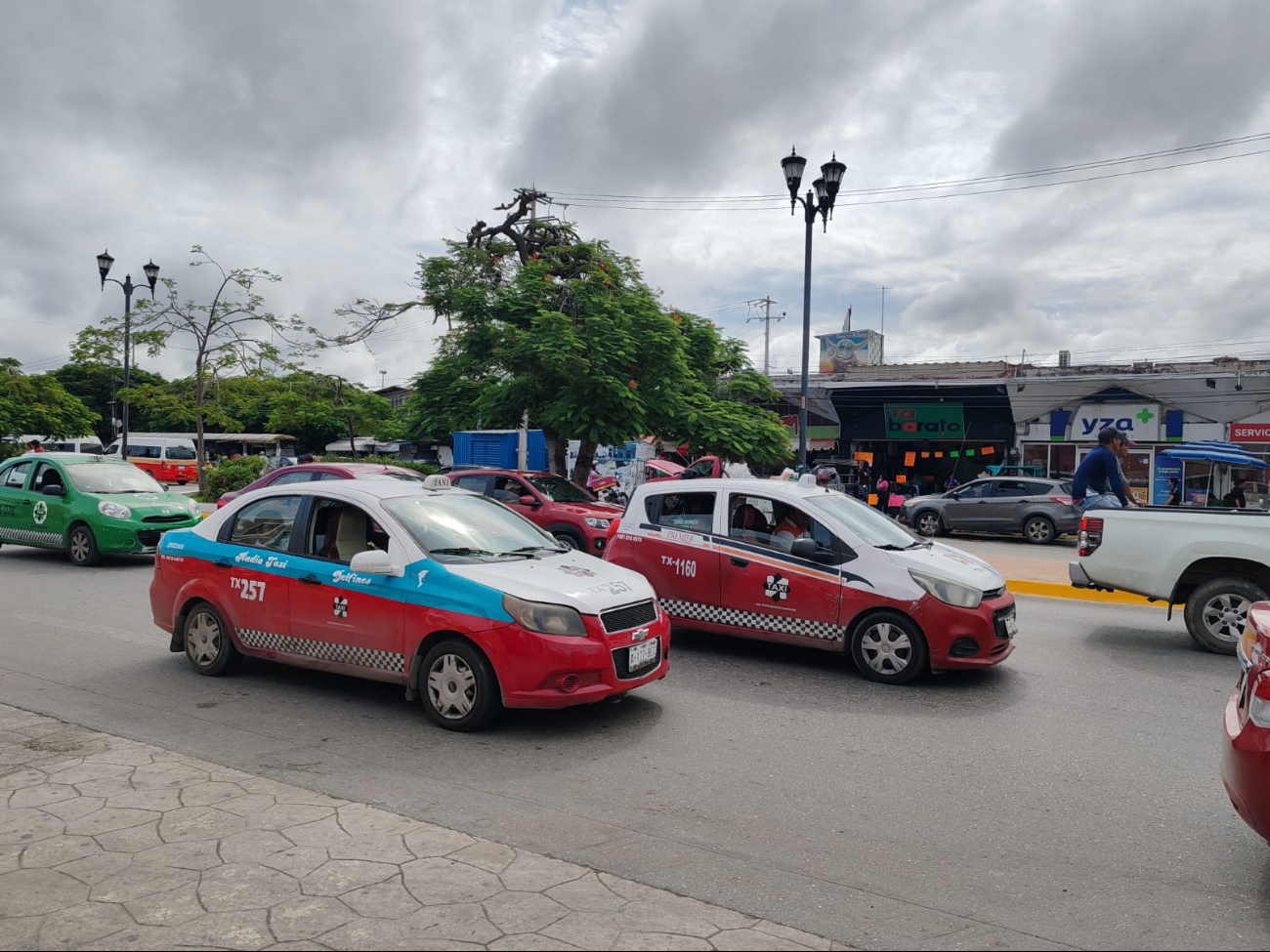 Reprueban taxistas de Campeche nuevas tarifas de este servicio / Alejandro Balan Reprueban taxistas de Campeche nuevas tarifas de este servicio / Alejandro Balan