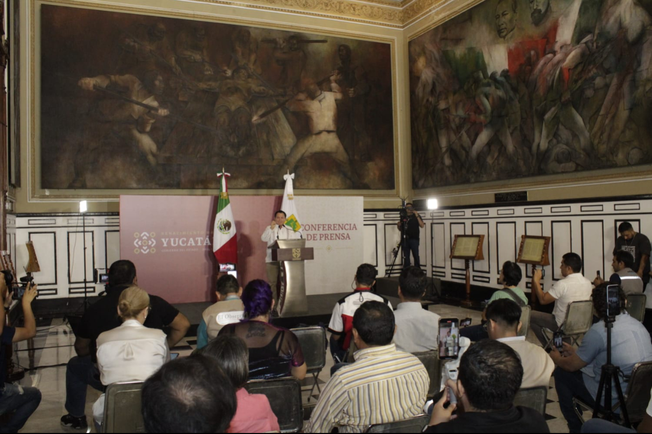 El Gobernador agradeció a los presentes por acompañarlo El Gobernador agradeció a los presentes por acompañarlo