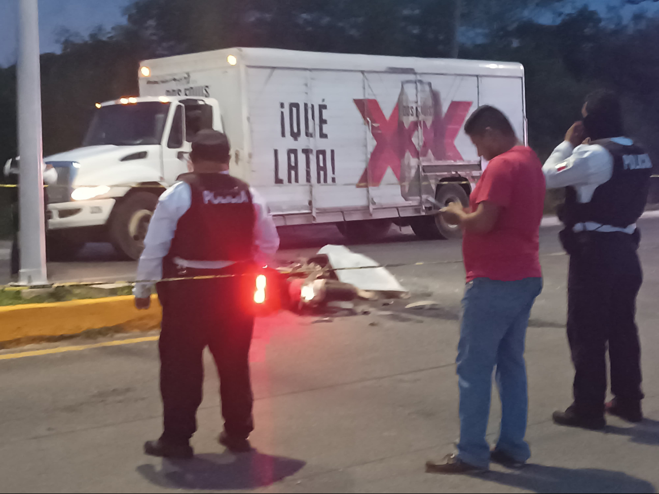 El motociclista perdió el control del manubrio