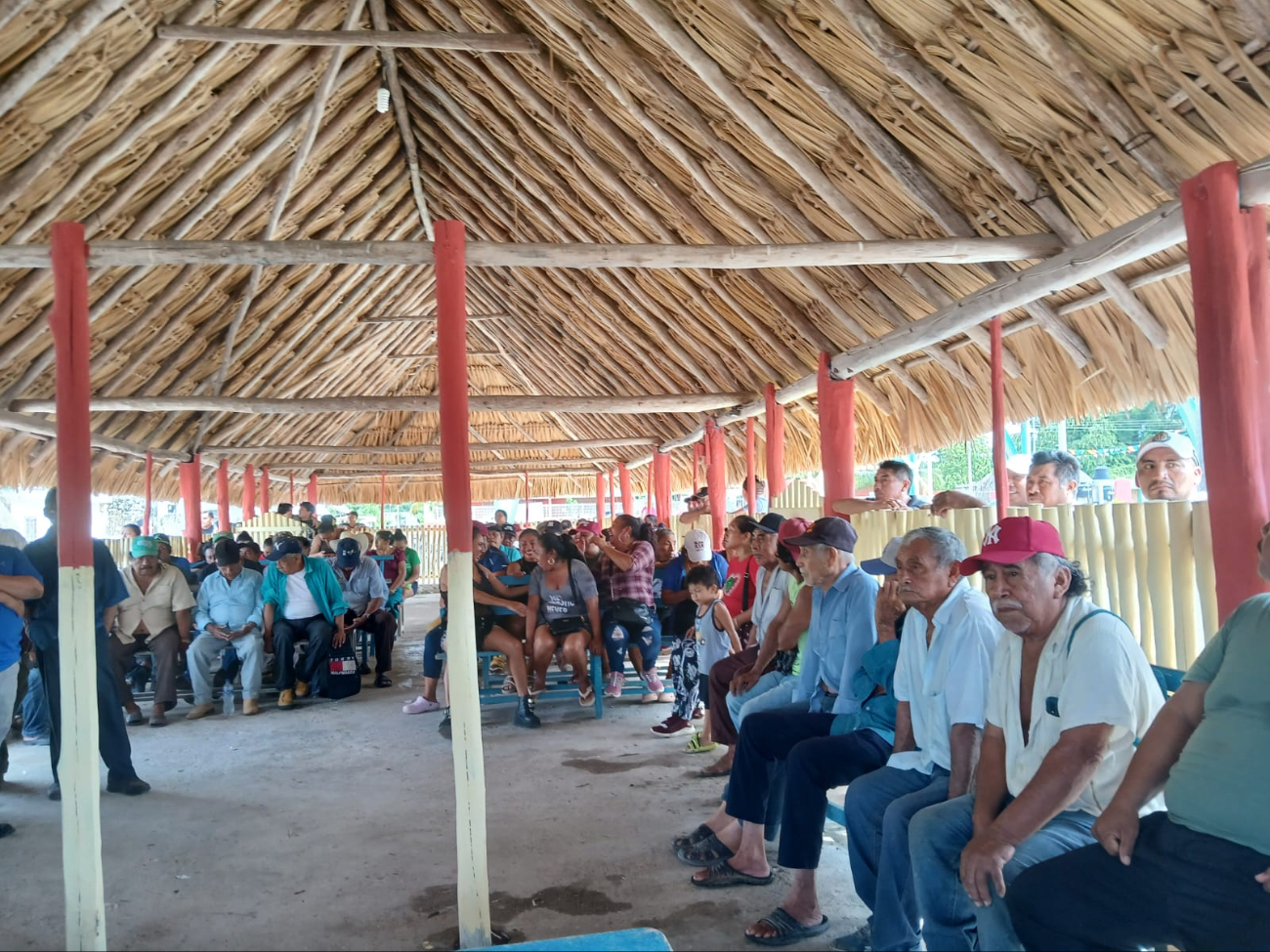 Habitantes de Presidente Juárez acordaron limpiar la zona de la red eléctrica a cambio de empleos temporales.