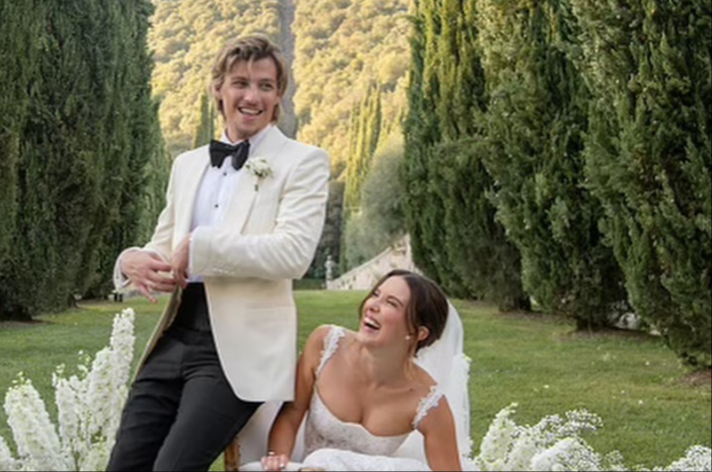 Millie lució un elegante vestido de la diseñadora Galia Lahav. Millie lució un elegante vestido de la diseñadora Galia Lahav.