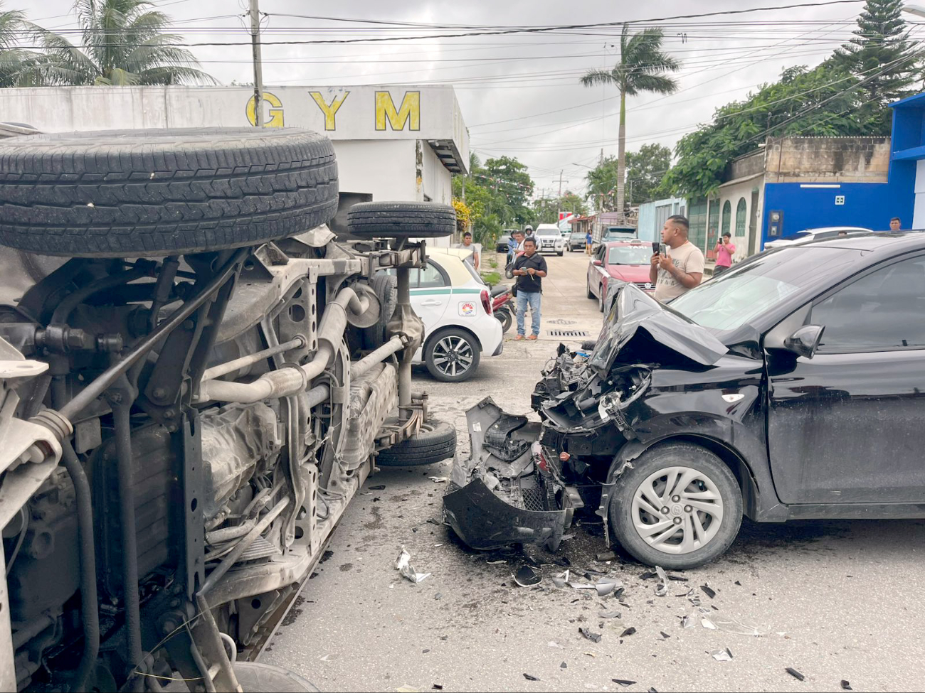 Algunos automóviles fueron declarados pérdida total debido a los daños Algunos automóviles fueron declarados pérdida total debido a los daños