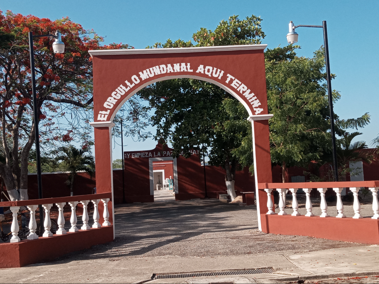 El camposanto no sólo es un remanso de paz eterno, sino también un espacio que guarda la memoria colectiva del municipio. El camposanto no sólo es un remanso de paz eterno, sino también un espacio que guarda la memoria colectiva del municipio.