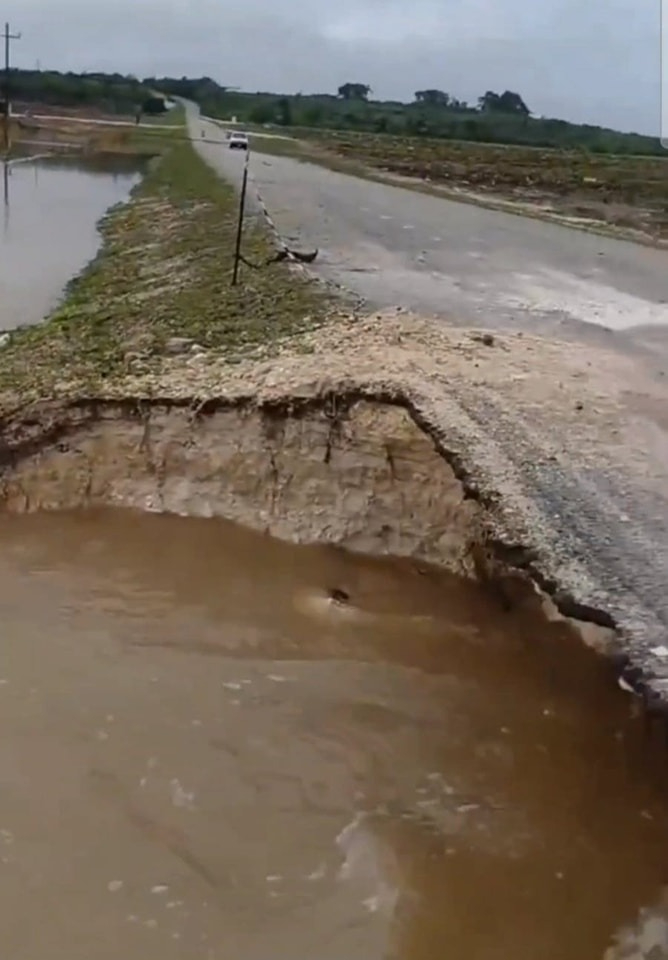 Habitantes deben prever los deslaves en la región que fueron provocados por la intensa fuerza del agua. Habitantes deben prever los deslaves en la región que fueron provocados por la intensa fuerza del agua.