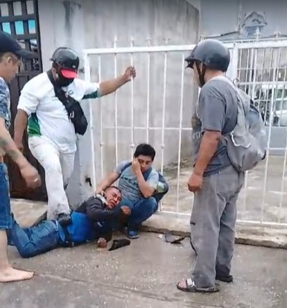 Los presuntos ladrones fueron encontradas cerca del sitio donde se cometió el robo. Los presuntos ladrones fueron encontradas cerca del sitio donde se cometió el robo.