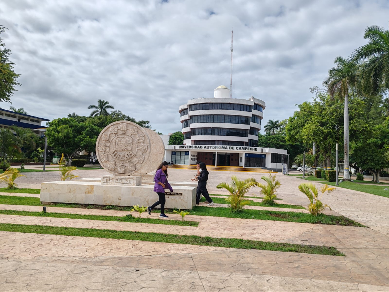 ‘Aceptable’ el trabajo del rector José Alberto Abud Flores, dicen alumnos ‘Aceptable’ el trabajo del rector José Alberto Abud Flores, dicen alumnos