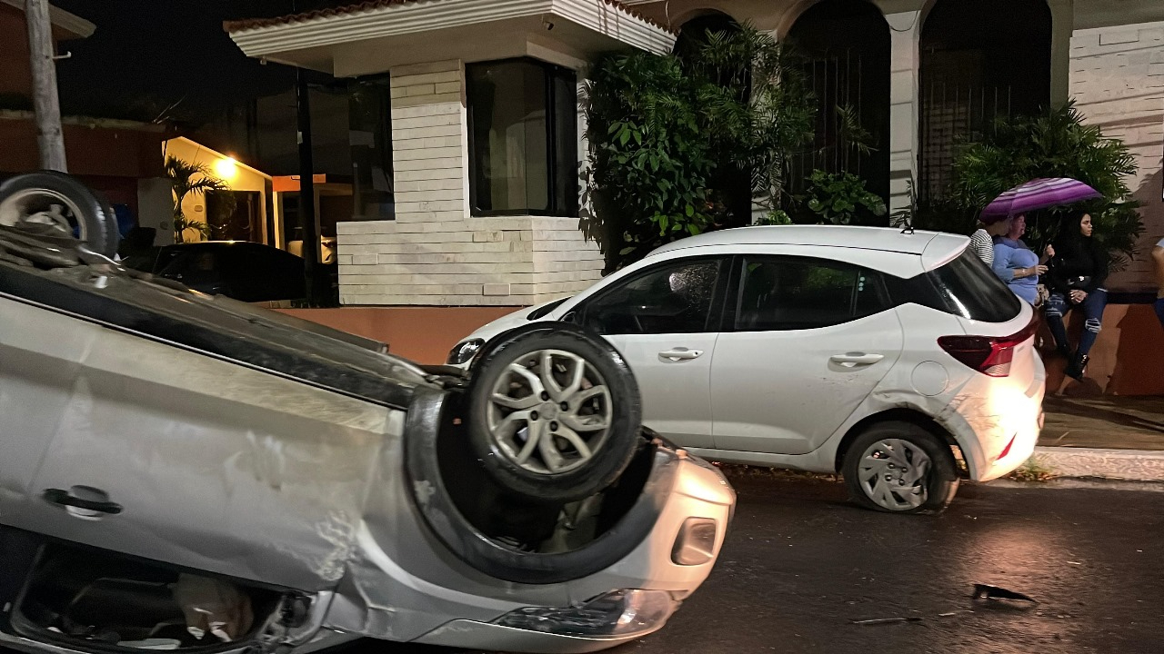 Ambos conductores llegaron a un acuerdo con la ayuda de sus aseguradoras Ambos conductores llegaron a un acuerdo con la ayuda de sus aseguradoras