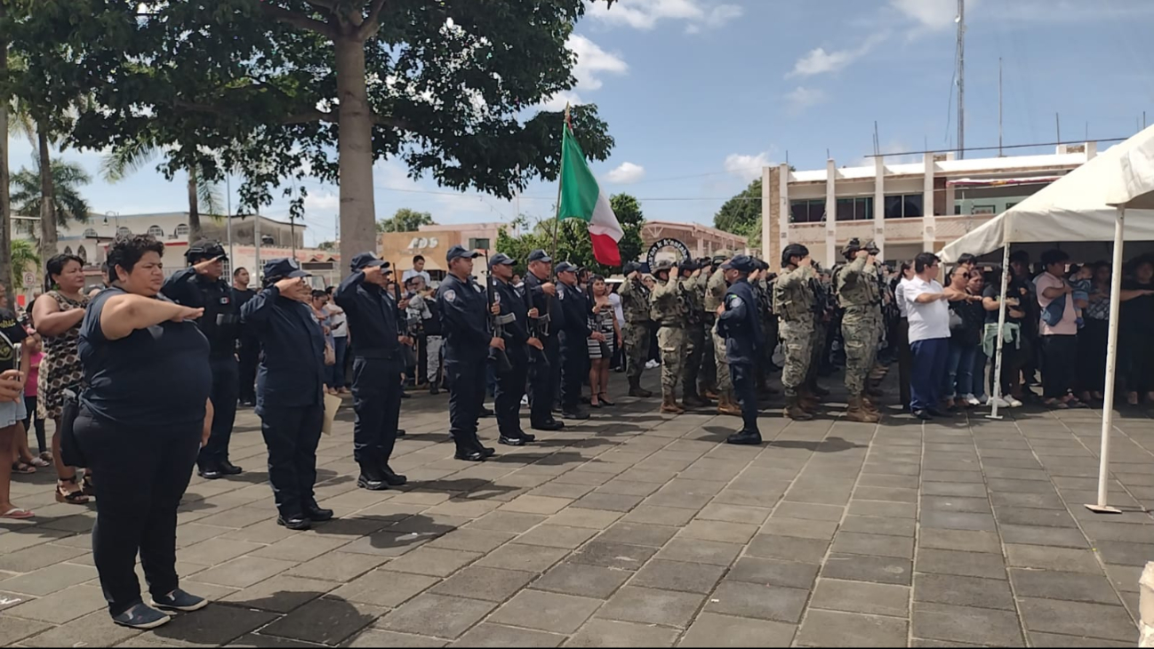 Durante la ceremonia familia y compañeros del fallecido no aguantaron las lágrimas Durante la ceremonia familia y compañeros del fallecido no aguantaron las lágrimas