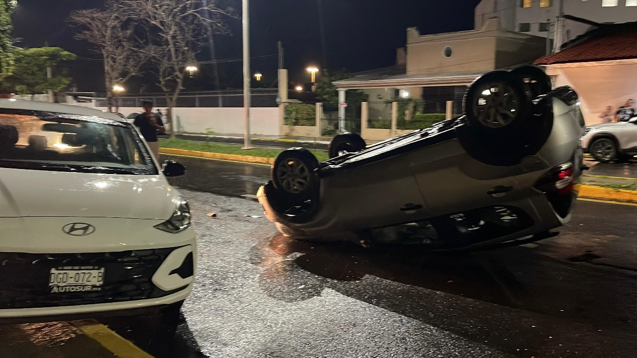 El conductor fue evaluado por paramédicos y no presentó lesiones graves El conductor fue evaluado por paramédicos y no presentó lesiones graves