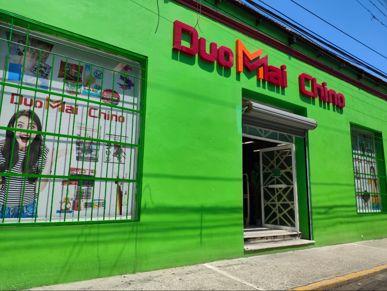 Las tiendas chinas venden productos de baja calidad y no están reguladas por ninguna autoridad Las tiendas chinas venden productos de baja calidad y no están reguladas por ninguna autoridad