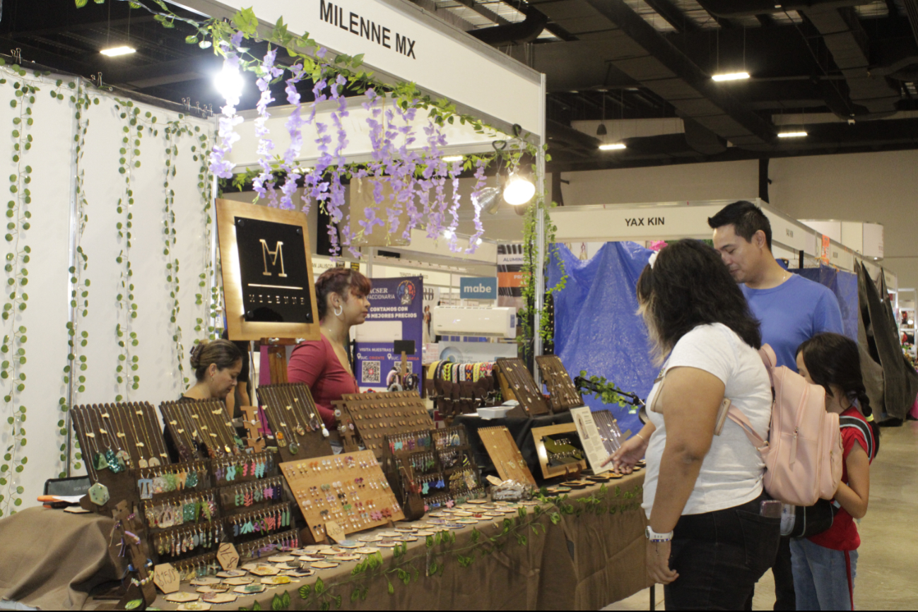 Más de 100 mil personas asisten a la edición número 24 de la Expo Feria del Comercio en Mérida Más de 100 mil personas asisten a la edición número 24 de la Expo Feria del Comercio en Mérida