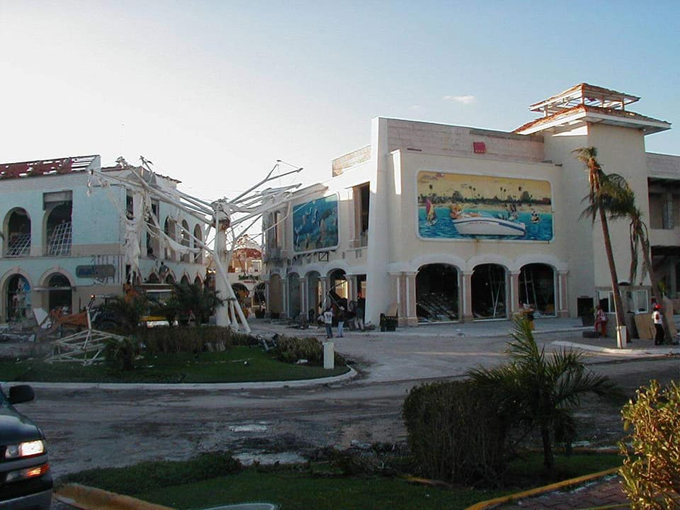 Por el cruce del meteoro, el 98 por ciento de la infraestructura turística resultó dañada Por el cruce del meteoro, el 98 por ciento de la infraestructura turística resultó dañada