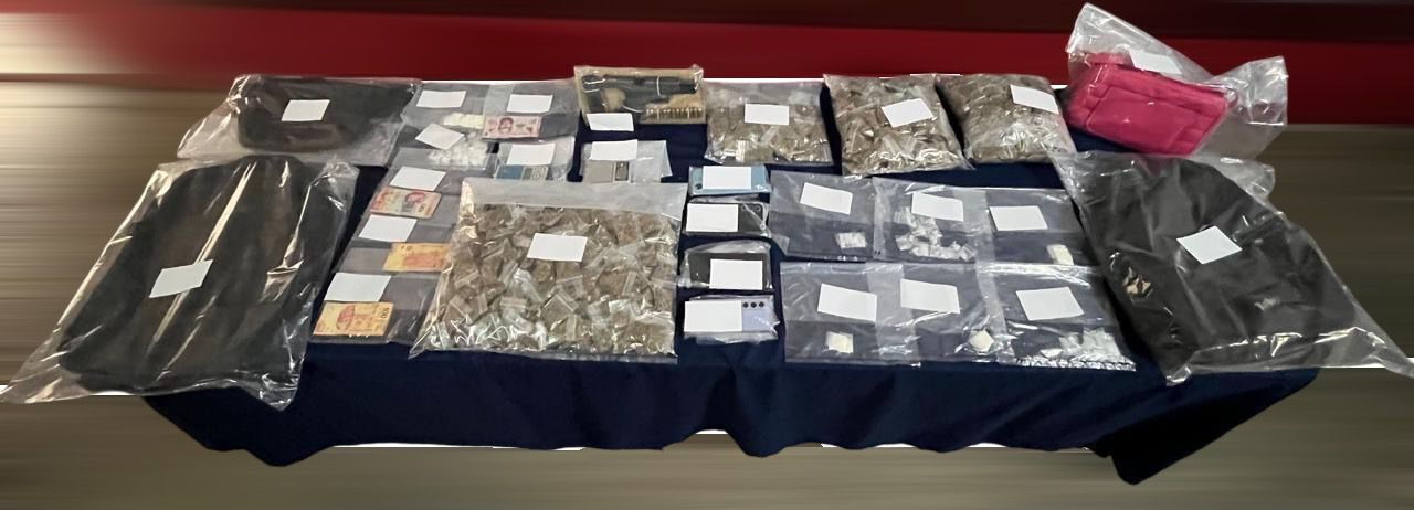 En el primer operativo, cuatro personas fueron detenidas en la Unidad Morelos, supermanzana 58. En el primer operativo, cuatro personas fueron detenidas en la Unidad Morelos, supermanzana 58.