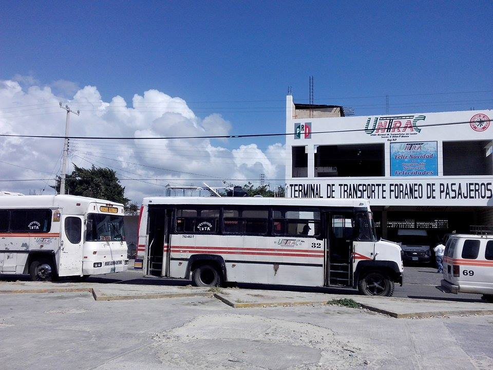 Los choferes suspendieron sus actividades para no dañar las unidades de transporte Los choferes suspendieron sus actividades para no dañar las unidades de transporte