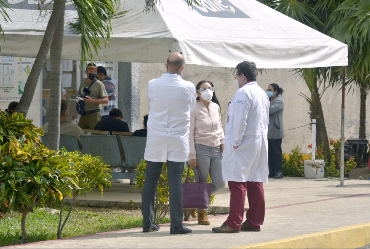 Quintana Roo cuenta con 7 mil 302 profesionales, de los que el 23 por ciento son doctores, quienes aparte de vocación tienen un compromiso con la sociedad Quintana Roo cuenta con 7 mil 302 profesionales, de los que el 23 por ciento son doctores, quienes aparte de vocación tienen un compromiso con la sociedad