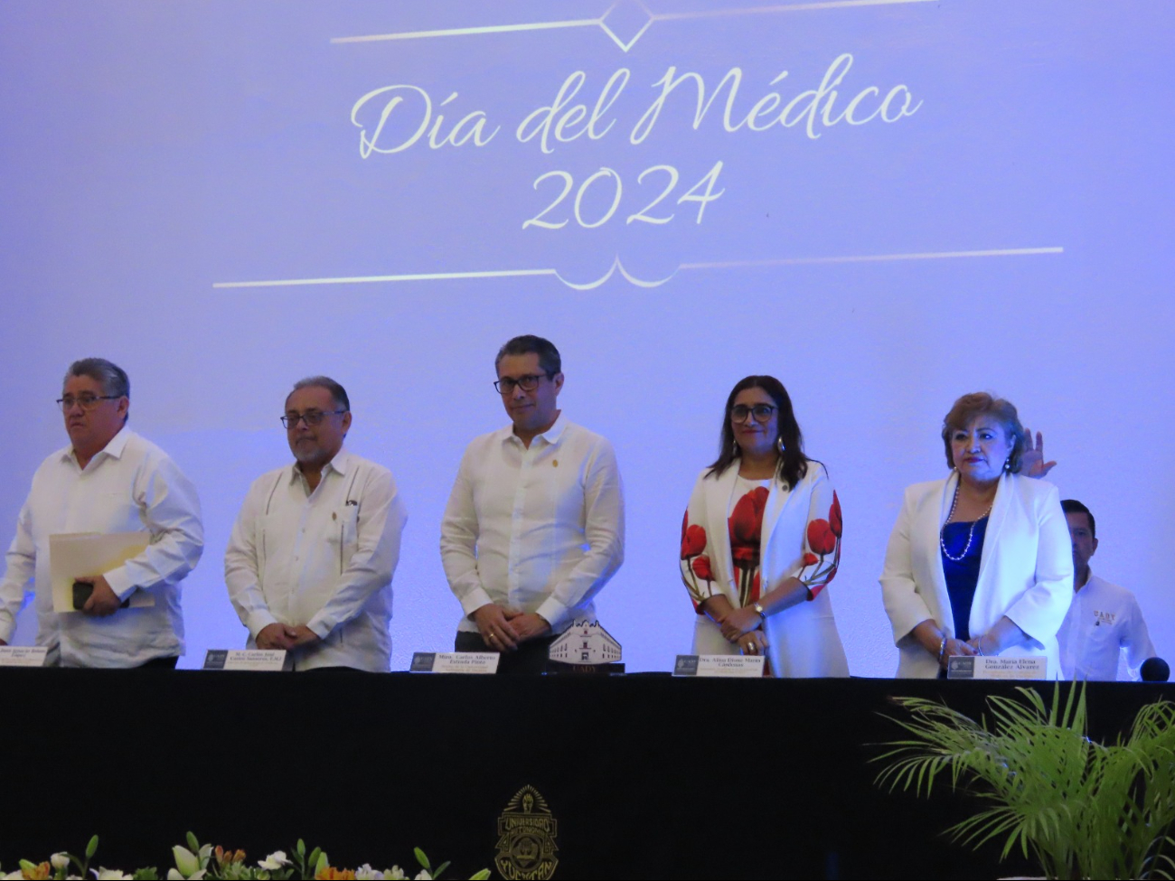 Doctores y doctoras fueron reconocidas por la UADY Doctores y doctoras fueron reconocidas por la UADY