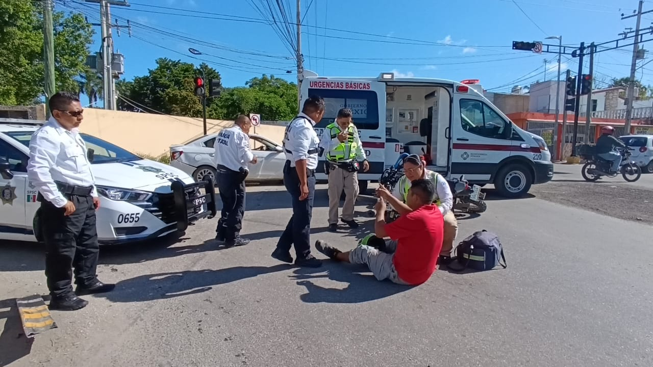 El motociclista no respetó su alto correspondiente El motociclista no respetó su alto correspondiente
