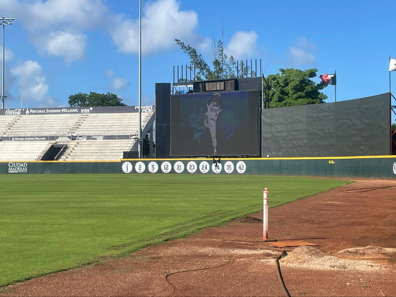 Imágenes del deportistas se proyectaron en las pantallas del Beto Ávila de Cancún Imágenes del deportistas se proyectaron en las pantallas del Beto Ávila de Cancún
