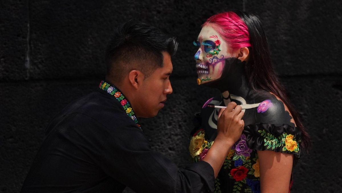 La Catrina es comúnmente utilizada para adornar altares y procesiones durante el Día de Muertos La Catrina es comúnmente utilizada para adornar altares y procesiones durante el Día de Muertos