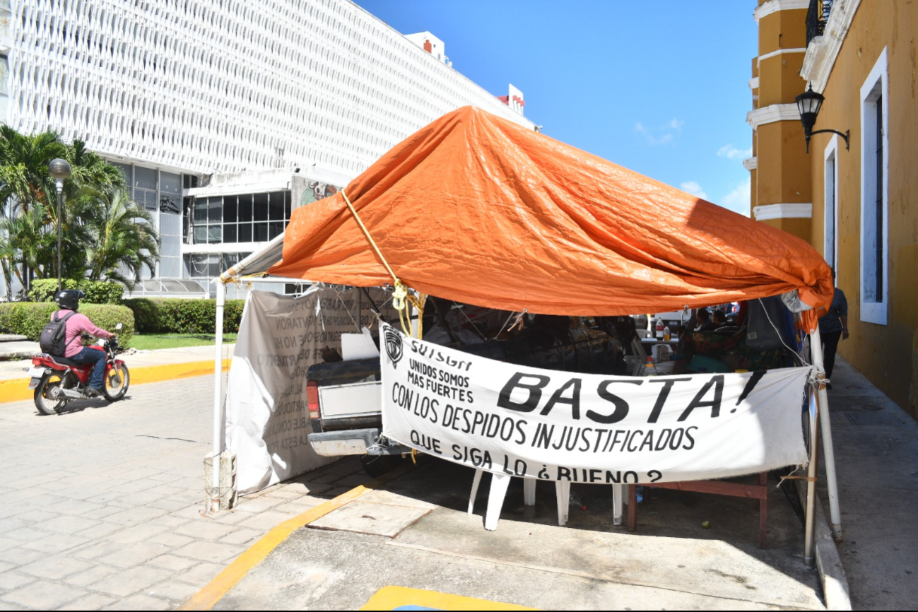 Extrabajadores advierten que continuarán huelga y denuncias si no reciben respuesta favorable. Extrabajadores advierten que continuarán huelga y denuncias si no reciben respuesta favorable.