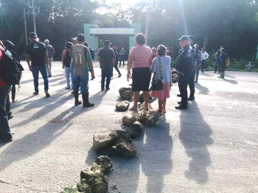 Los pobladores aseguran seguir con los bloqueos hasta que el asunto esté arreglado Los pobladores aseguran seguir con los bloqueos hasta que el asunto esté arreglado