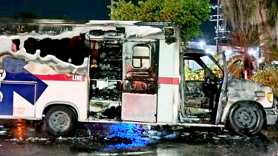Uno de los casos más impactantes fue el incendio de una ambulancia Uno de los casos más impactantes fue el incendio de una ambulancia