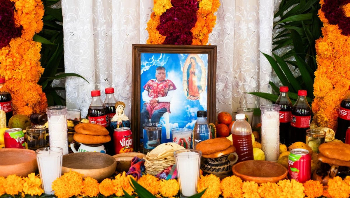 A través de las ofrendas, el Día de Muertos celebra la vida y honra la muerte A través de las ofrendas, el Día de Muertos celebra la vida y honra la muerte