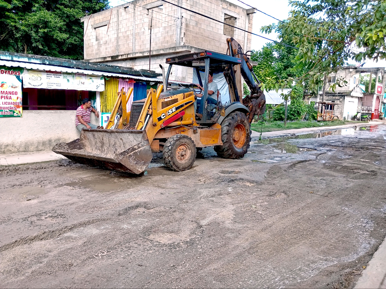 Con maquinaria dieron inicio al reparo de las calles Con maquinaria dieron inicio al reparo de las calles