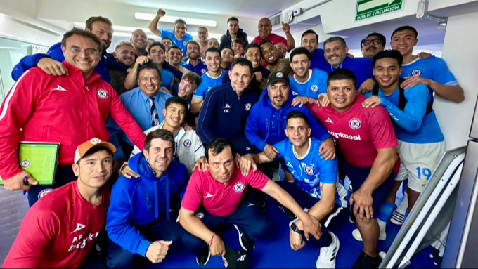 El equipo y directiva de Cruz Azul terminaron calientitos tras la derrota ante América