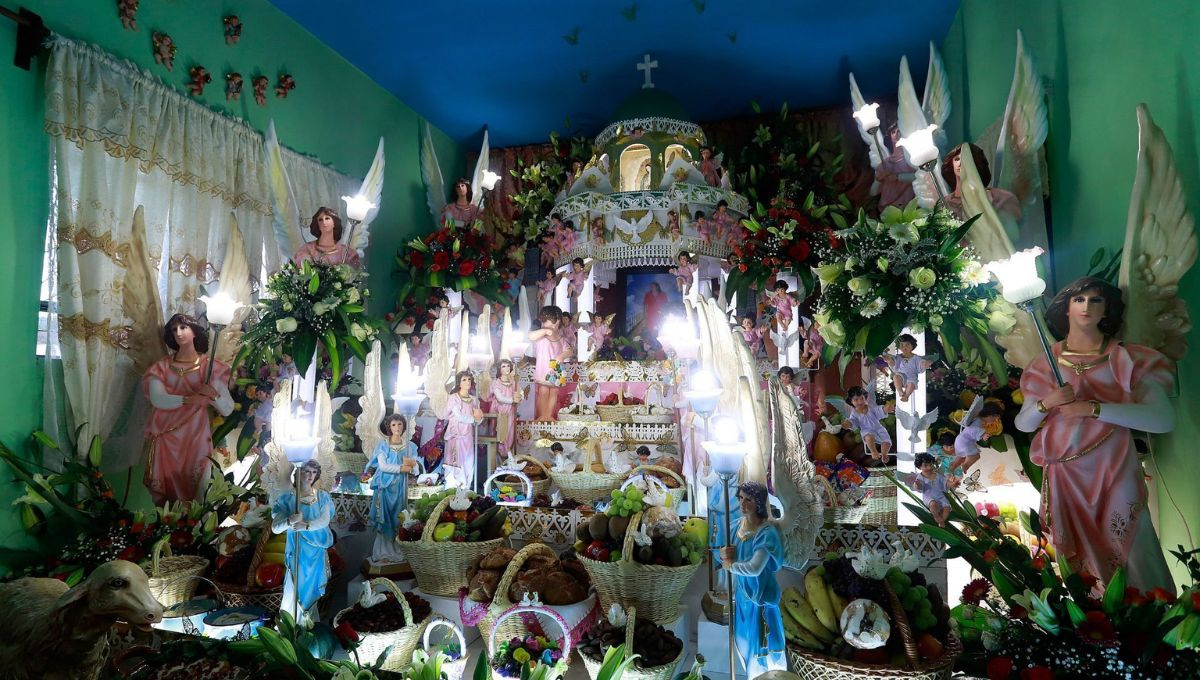 El altar de siete niveles es uno de los más comunes durante las celebraciones del Día de Muertos en México El altar de siete niveles es uno de los más comunes durante las celebraciones del Día de Muertos en México