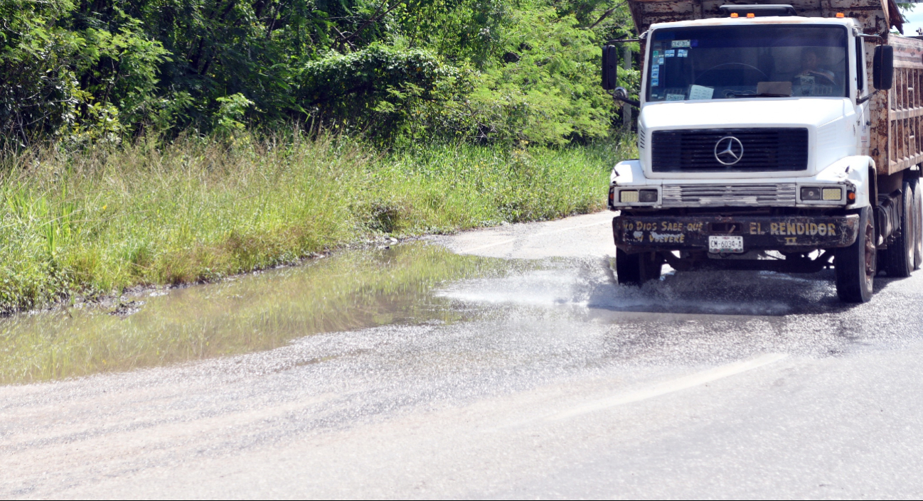 El gobierno de Campeche invierte 19 mdp en bache de vías estatales El gobierno de Campeche invierte 19 mdp en bache de vías estatales